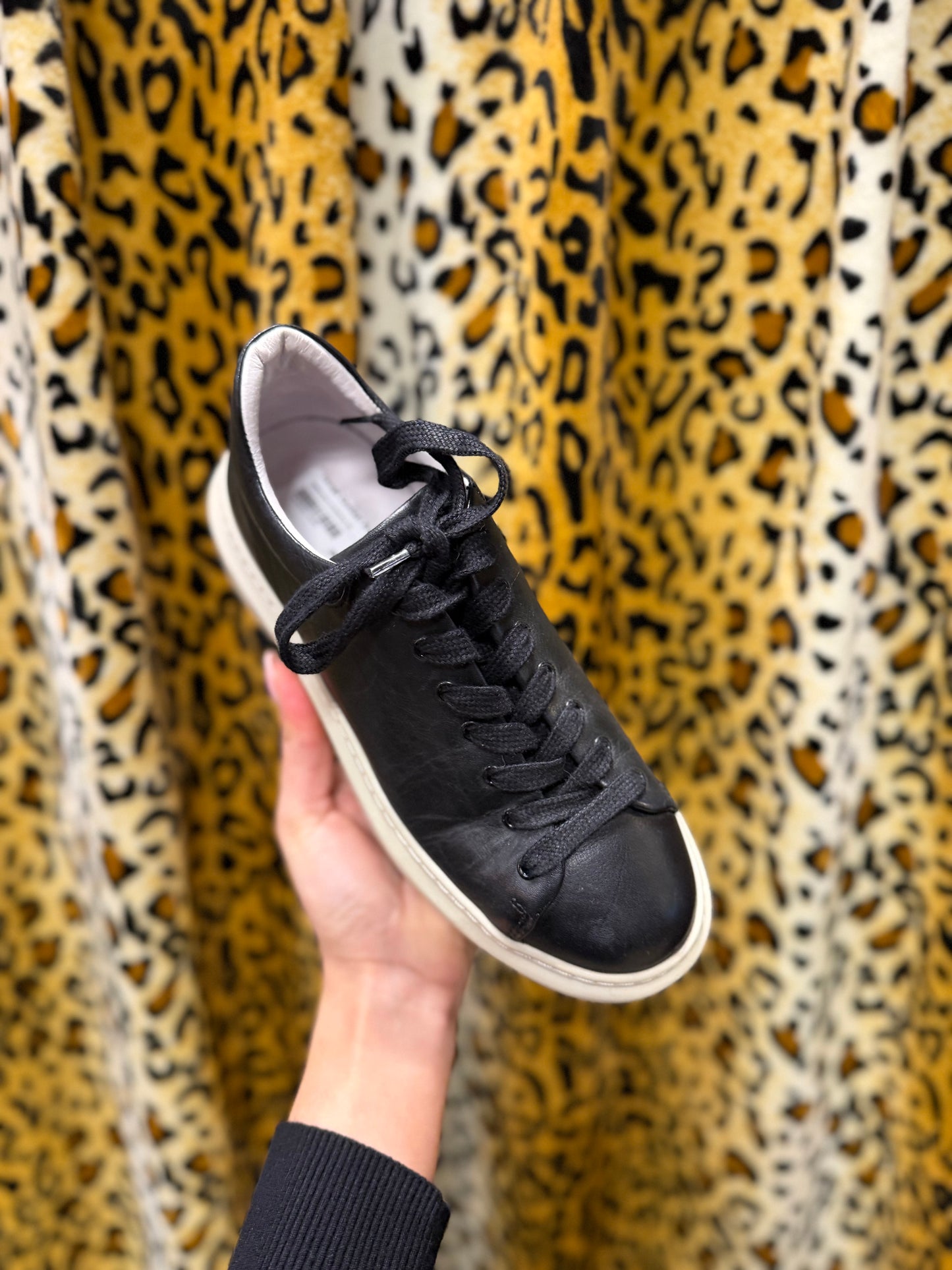 31-88 Deabused sneakers maat 38