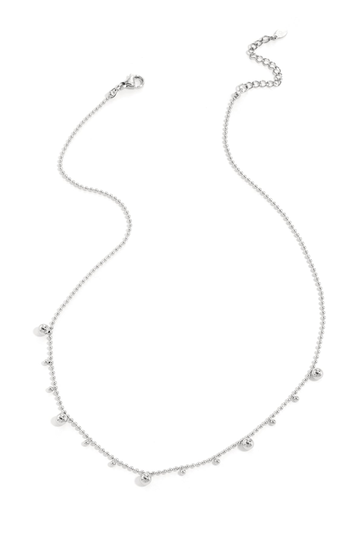Necklace with alternating balls