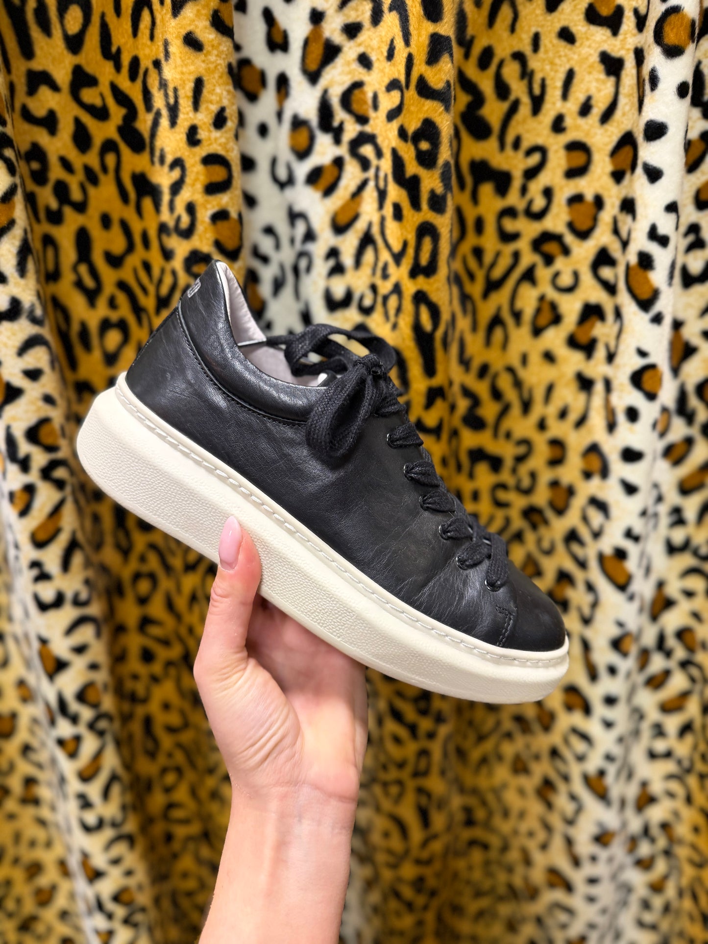31-88 Deabused sneakers maat 38