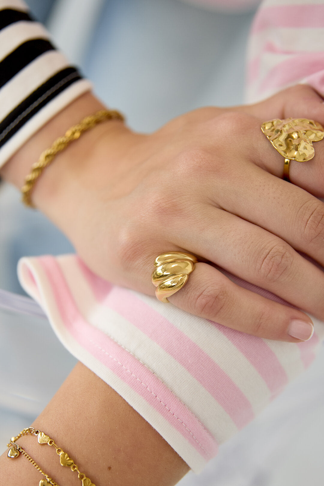 Adjustable statement ring with bubbles